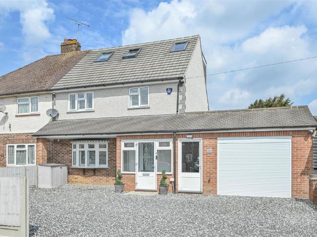 House for sale in Pilgrims' Hatch, Navestock Side