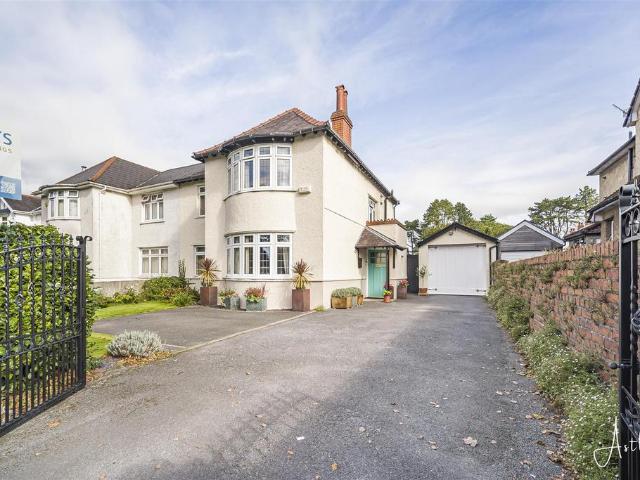 House for sale in Cimla, Neath