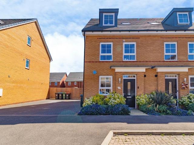 House for sale in Brooklands, Milton Keynes