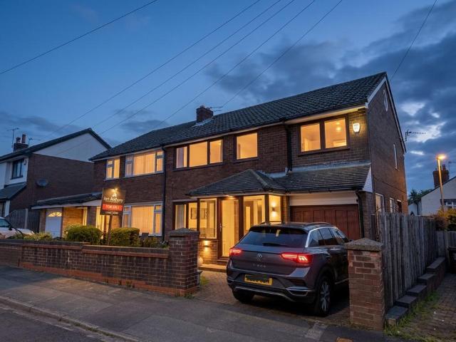 House for sale in Roby Mill, Lancashire