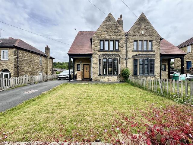 House for sale in Almondbury, West Yorkshire