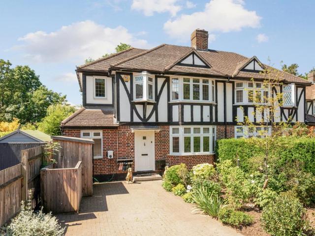 House for sale in London Borough of Merton, Raynes Park