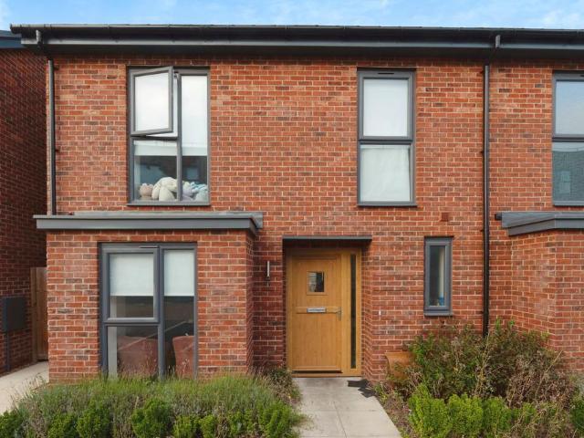 House for sale in West Thurrock, Essex