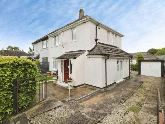 House for sale in Moor Allerton, West Yorkshire