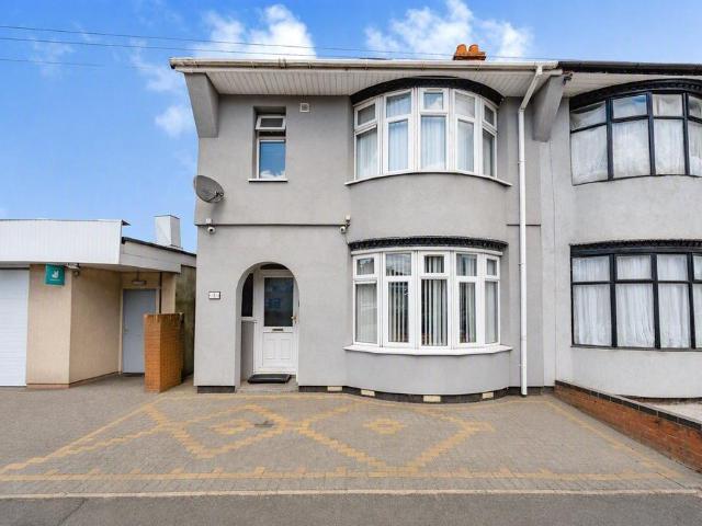 House for sale in Spring Park, Luton