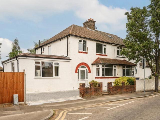 House for sale in London Borough of Merton, Merton Park