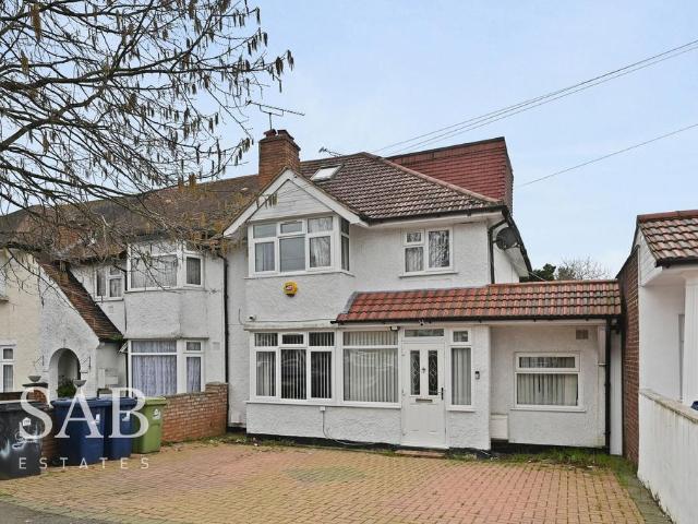House for sale in London Borough of Ealing, Greenford