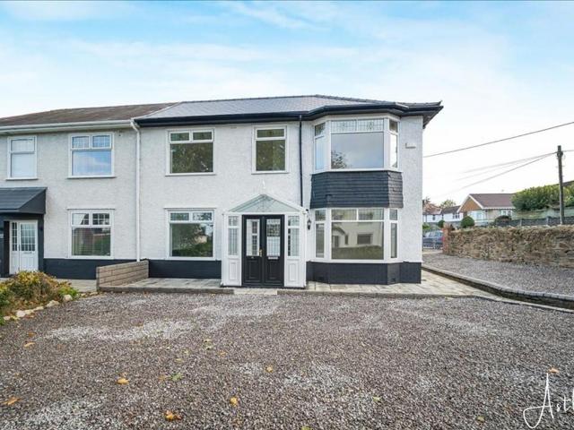 House for sale in Cimla, Neath