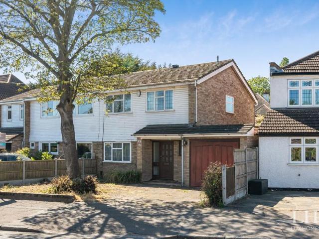 House for sale in Gidea Park, Greater London