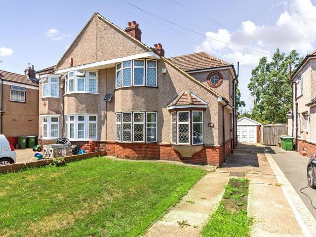 House for sale in Albany Park, Greater London