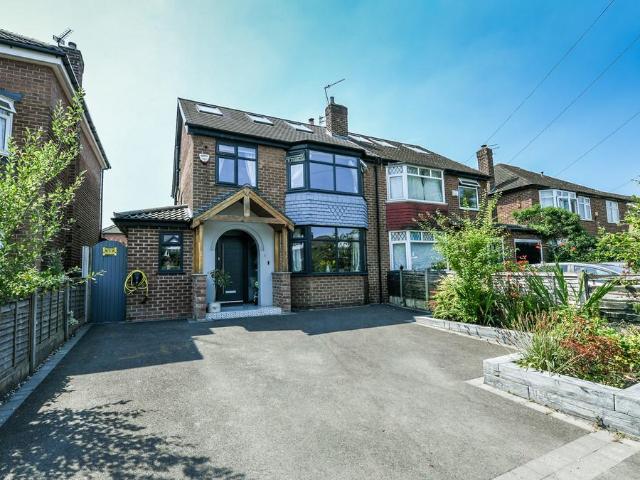 House for sale in Timperley, Trafford Park