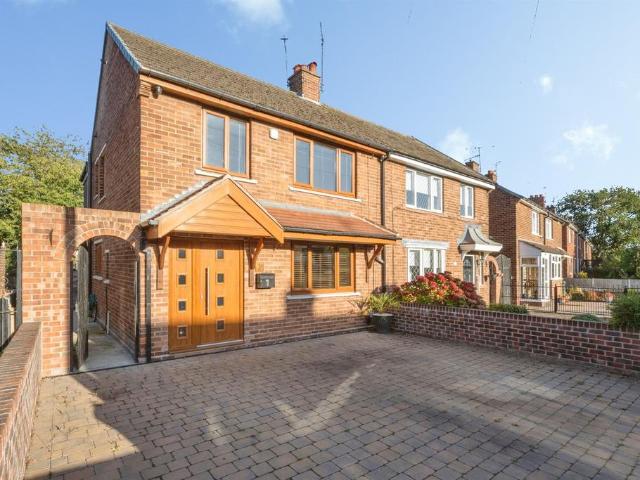 House for sale in Scawsby, Doncaster