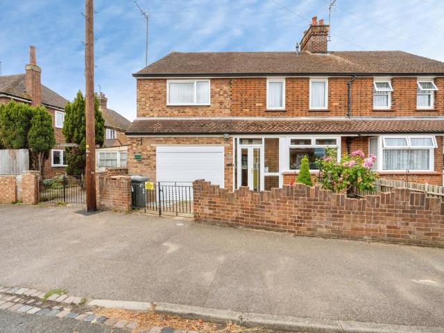 House for sale in Queens Park, Bedford