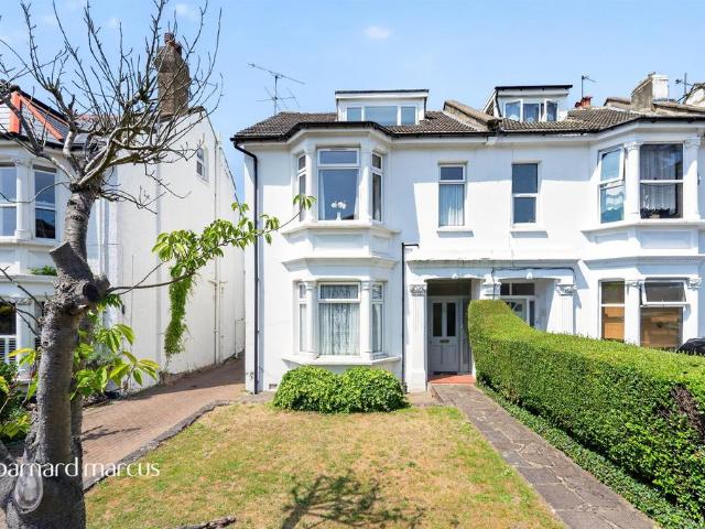 House for sale in Carshalton Beeches, Greater London