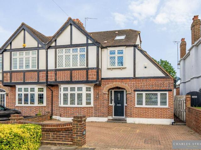 House for sale in Gidea Park, Greater London
