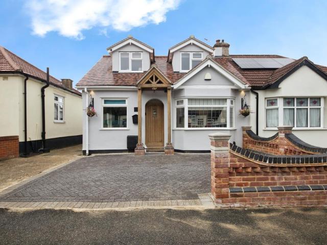 House for sale in Hornchurch, Greater London