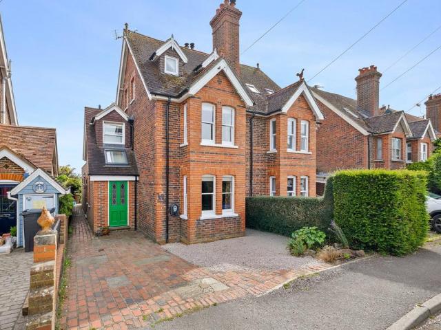 House for sale in Hillview, Surrey
