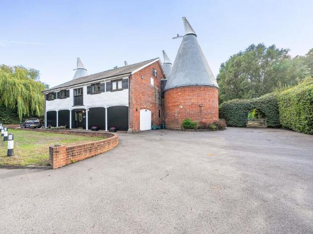 House for sale in Capel, Sandown Park