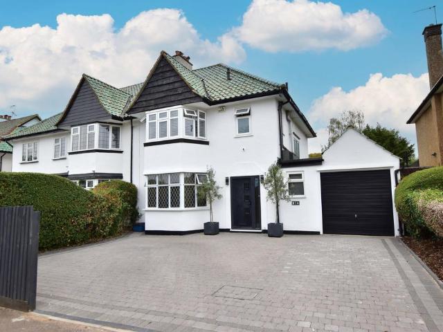 House for sale in Merry Hill, Hertsmere