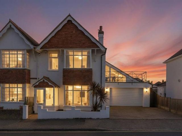 House for sale in Hampton, The Bridge