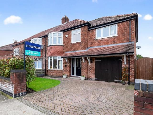 House for sale in High Field, York