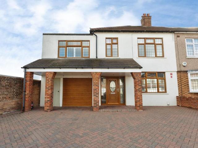 House for sale in Orsett Heath, Chadwell St Mary