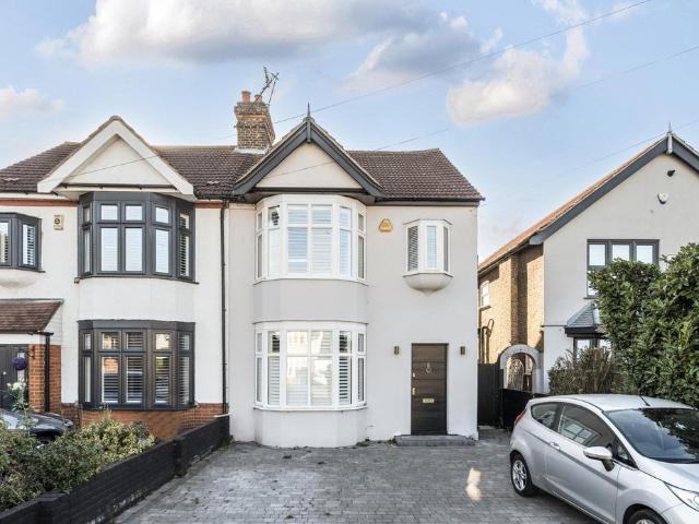 House for sale in Gidea Park, Greater London