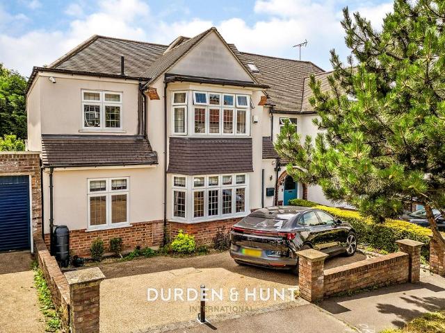 House for sale in Woodford Wells, Greater London