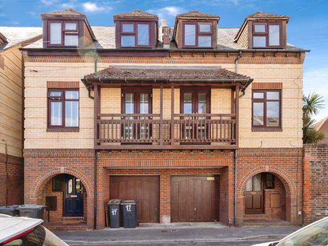 House for sale in Middlecroft, Hampshire