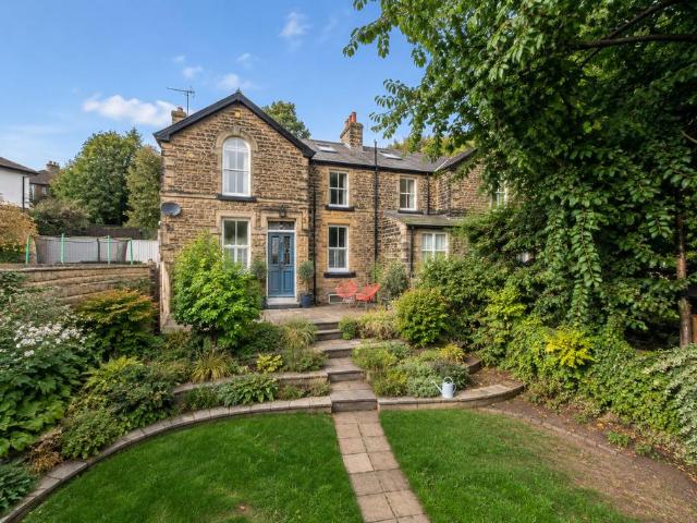 House for sale in Oakwood, West Yorkshire