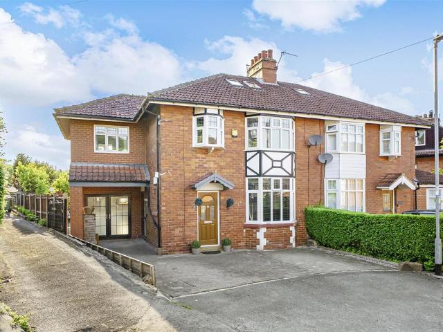 House for sale in West Chevin, Guiseley