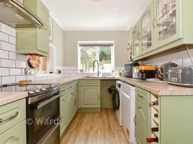 House for sale in River, Ash
