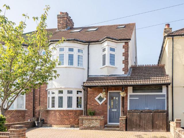 House for sale in Edgebury, Greater London