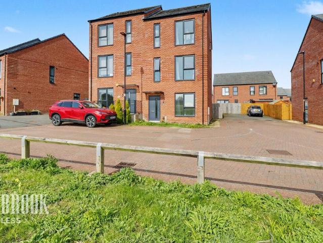 House for sale in Manor Top, Intake