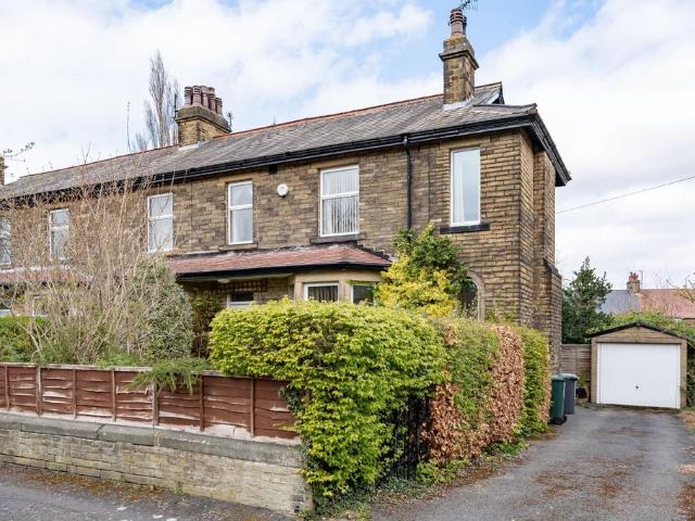 House for sale in Cottingley, West Yorkshire