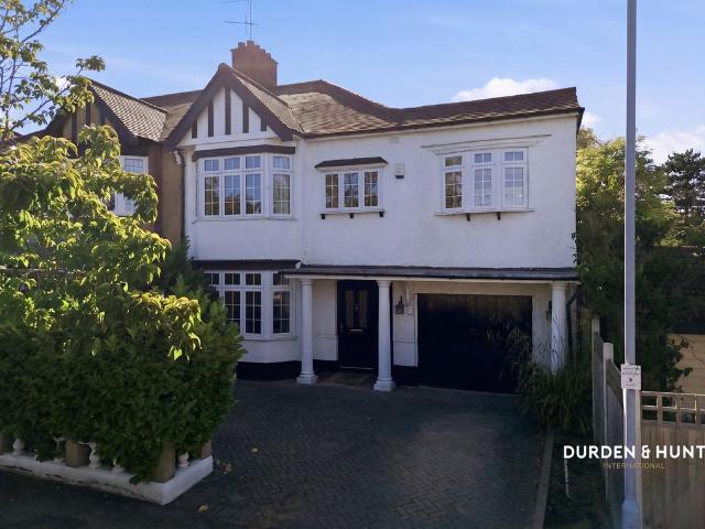 House for sale in South Woodford, Greater London