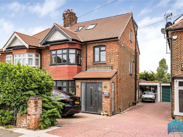 House for sale in Woodside Park, Greater London