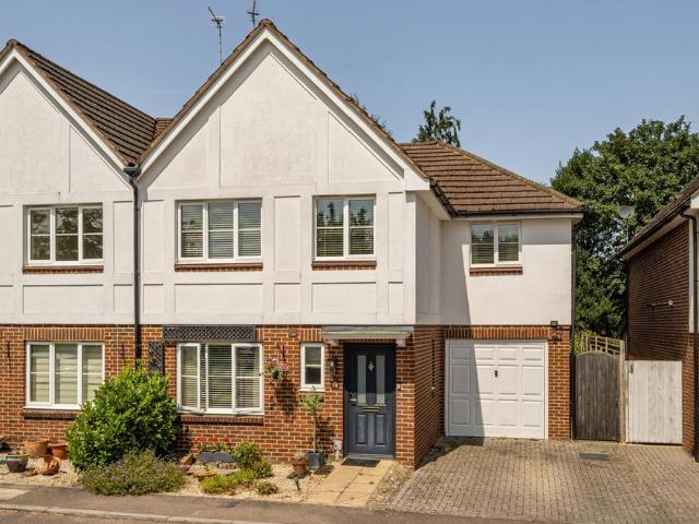 House for sale in Watford Rural, Batchworth