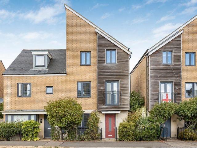 House for sale in Oakridge Park, Old Wolverton