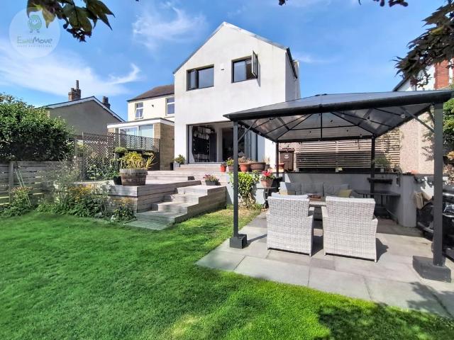 House for sale in Roberttown, West Yorkshire