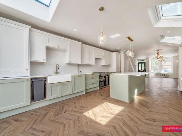 House for sale in Brunswick Park, Greater London