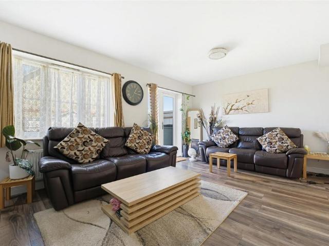 House for sale in West Bedfont, Lower Halliford