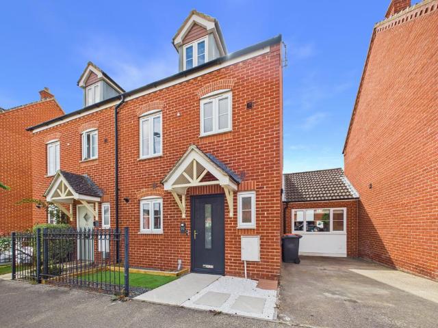 House for sale in Woodlands Park, Bedford
