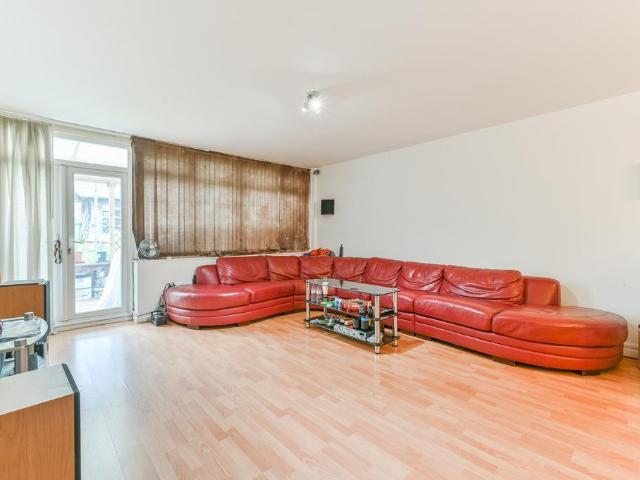 House for sale in London Borough of Croydon, Norbury