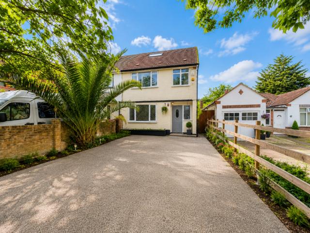 House for sale in London Borough of Ealing, Hanwell