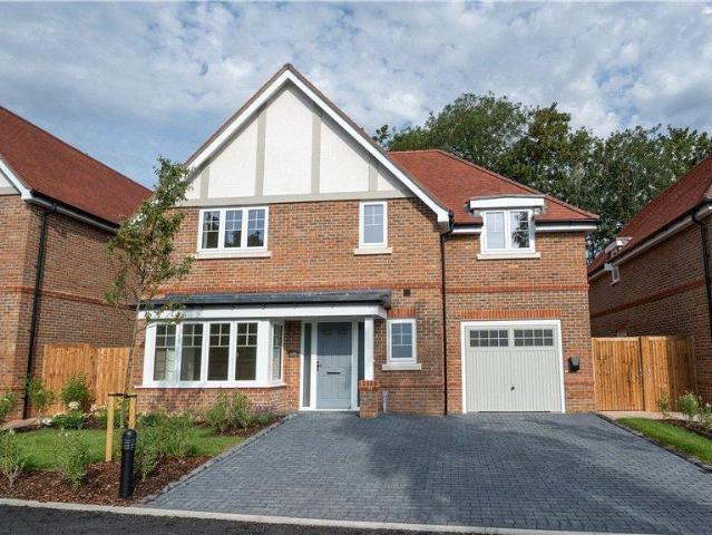 House for sale in Woodmansterne, Red Hill