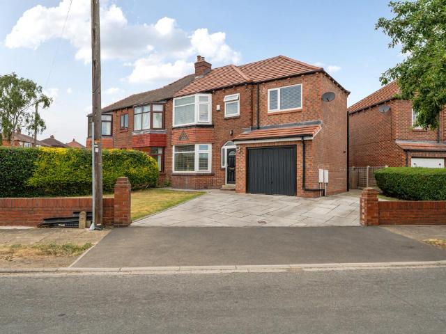 House for sale in Horbury, West Yorkshire