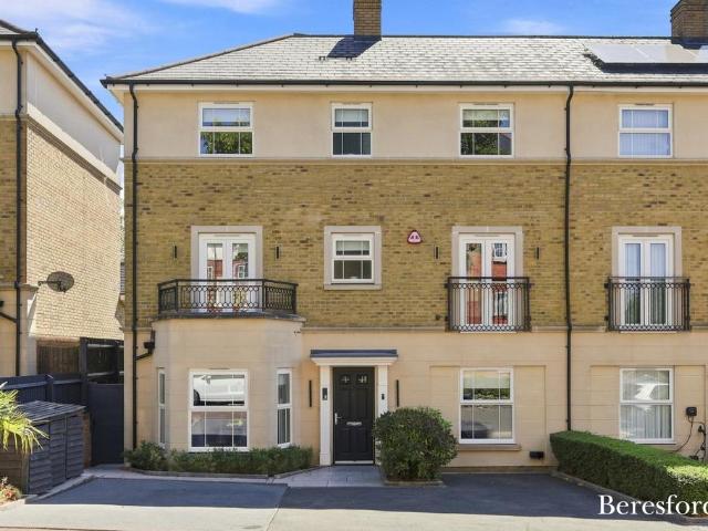 House for sale in Navestock Side, Essex