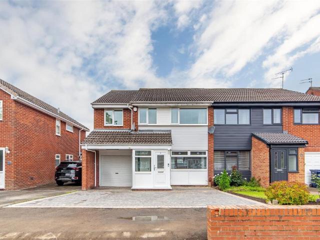 House for sale in Kingston Park, Newcastle Upon Tyne