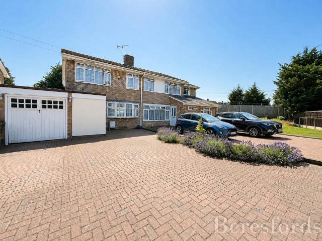 House for sale in Elm Park, Greater London
